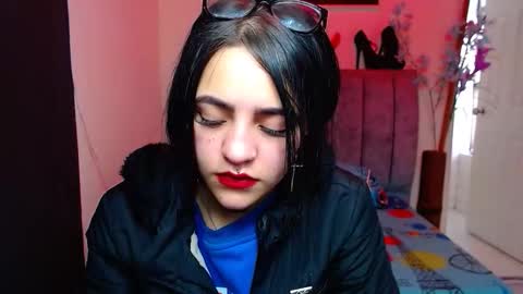 Snapshot of millacounisslosexanal chatting on 10-17-25, 01:57 Violeta online show from 10-17-25, 01:57