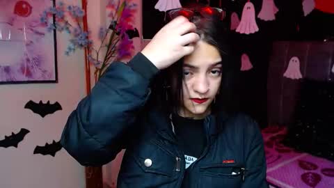 Snapshot of millacounisslosexanal chatting on 10-28-25, 02:31 Violeta online show from 10-28-25, 02:31