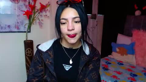 Snapshot of millacounisslosexanal chatting on 11-19-25, 01:33 Violeta online show from 11-19-25, 01:33