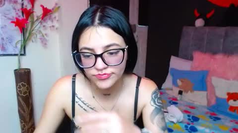 Snapshot of millacounisslosexanal chatting on 11-21-25, 04:16 Violeta online show from 11-21-25, 04:16