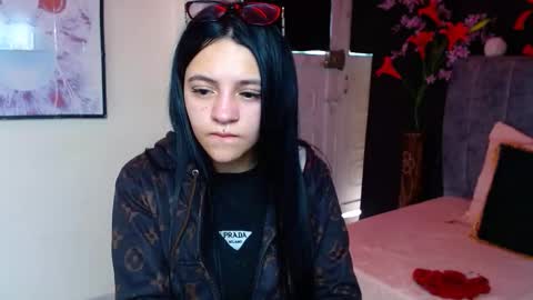 Snapshot of millacounisslosexanal chatting on 11-25-25, 01:44 Violeta online show from 11-25-25, 01:44