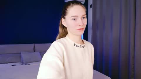 Snapshot of millianni chatting on 11-16-25, 07:58 Mila online show from 11-16-25, 07:58