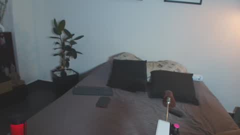 Mila  online show from 02-08-25, 05:50