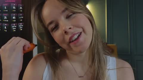 Snapshot of milly_shy chatting on 12-06-24, 07:32 Milly online show from 12-06-24, 07:32