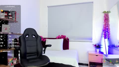 Snapshot of milu_beluci chatting on 12-12-24, 03:05  Milu Belucci  online show from 12-12-24, 03:05