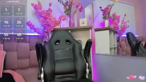 Snapshot of milu_beluci chatting on 09-19-25, 05:24  Milu Belucci  online show from 09-19-25, 05:24