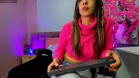 Snapshot of milu_beluci chatting on 10-01-25, 03:29  Milu Belucci  online show from 10-01-25, 03:29