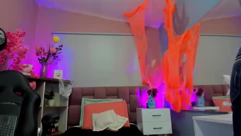 Snapshot of milu_beluci chatting on 10-18-25, 03:57  Milu Belucci  online show from 10-18-25, 03:57