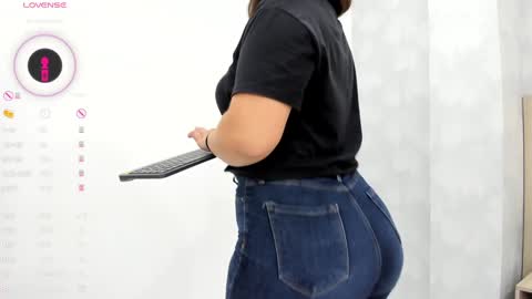 Snapshot of milu_gomez chatting on 12-03-24, 07:33 Milu Gomez online show from 12-03-24, 07:33