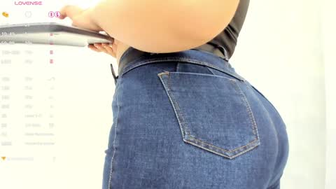 Snapshot of milu_gomez chatting on 01-15-25, 07:23 Milu Gomez online show from 01-15-25, 07:23