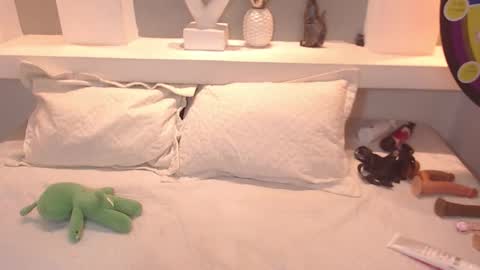 Snapshot of milu_w4llace chatting on 10-01-25, 02:06 Milu Wallace online show from 10-01-25, 02:06