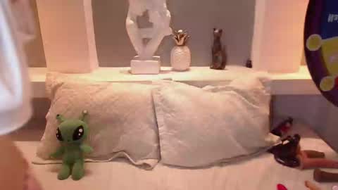 Snapshot of milu_w4llace chatting on 10-03-25, 01:02 Milu Wallace online show from 10-03-25, 01:02