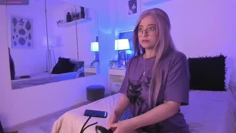 Miluu DH online show from 11-13-25, 12:37