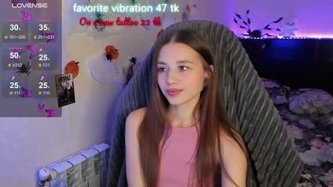 Snapshot of milyamess chatting on 10-24-25, 02:35 Emily online show from 10-24-25, 02:35