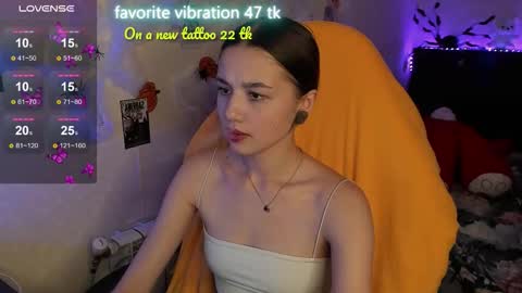 Snapshot of milyamess chatting on 10-26-25, 03:51 Emily online show from 10-26-25, 03:51