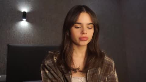 Snapshot of milyyclaars chatting on 03-04-26, 01:17 Linda online show from 03-04-26, 01:17