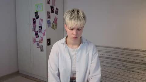 Snapshot of mimipuff chatting on 10-16-25, 12:39 Sonya online show from 10-16-25, 12:39