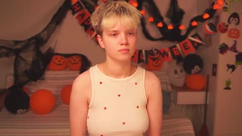 Snapshot of mimipuff chatting on 11-03-25, 01:56 Sonya online show from 11-03-25, 01:56