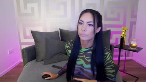 Mina online show from 02-03-25, 09:19