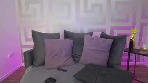 Mina online show from 02-11-25, 09:09