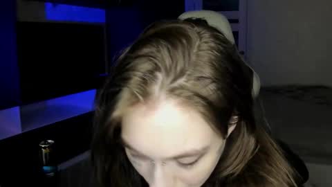 minadzukii online show from 11-19-25, 07:25