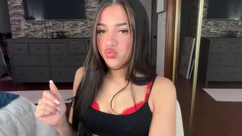 Snapshot of minahoneyy38 chatting on 02-05-26, 01:27 Mina online show from 02-05-26, 01:27