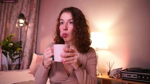 Frances  Next streams Thu Fri Sat 8am -  4pm GMT3 online show from 09-14-25, 05:50