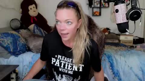 Mindy Mars online show from 11-08-25, 06:40