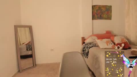 Snapshot of minefoxy2 chatting on 01-12-25, 01:42 Amber online show from 01-12-25, 01:42