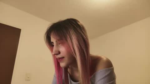 Snapshot of minefoxy2 chatting on 03-07-25, 04:46 Amber online show from 03-07-25, 04:46