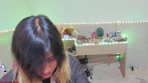 Snapshot of minefoxy2 chatting on 09-18-25, 07:05 Amber online show from 09-18-25, 07:05