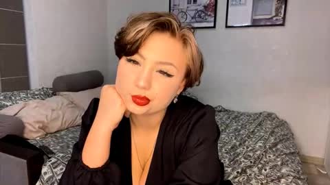 Luna Moon online show from 10-10-25, 06:18