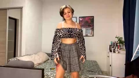 Luna Moon online show from 10-19-25, 07:14