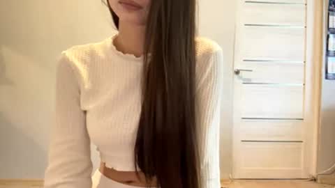 Emilia online show from 09-19-25, 04:25