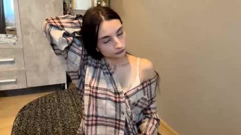 Emilia online show from 10-02-25, 04:52