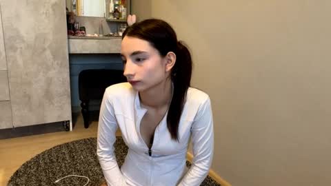 Emilia online show from 10-06-25, 04:32