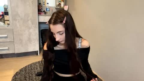 Emilia online show from 10-09-25, 05:27