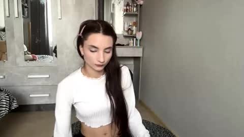 Emilia online show from 10-27-25, 05:44