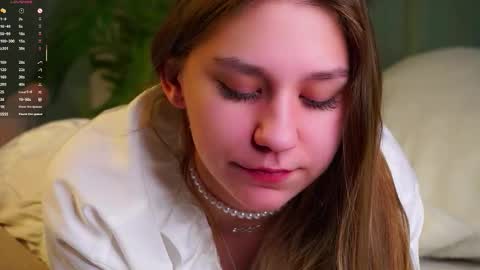 Snapshot of minhgrow chatting on 02-17-26, 01:24 Mary online show from 02-17-26, 01:24