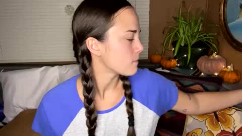 minimaggie online show from 10-18-25, 01:08