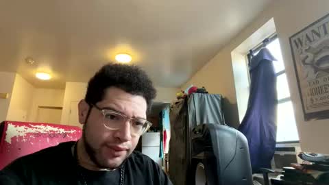 Snapshot of minimoose1003 chatting on 02-08-26, 01:25 minimoose1003 online show from 02-08-26, 01:25