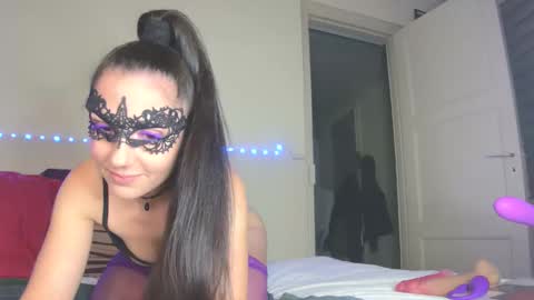 Tina et Lo online show from 10-15-25, 07:58