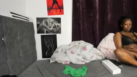 Snapshot of minlavine chatting on 10-08-25, 06:27 minlavine online show from 10-08-25, 06:27