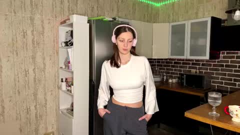 Snapshot of minmee chatting on 02-11-26, 04:12 Asti online show from 02-11-26, 04:12