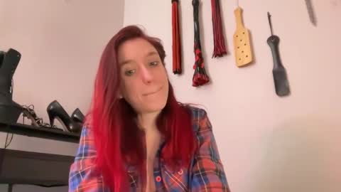 Snapshot of minnyminx chatting on 02-10-25, 01:14 Minx online show from 02-10-25, 01:14