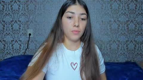 Snapshot of mira_bloempje chatting on 09-15-25, 07:25 Mira online show from 09-15-25, 07:25