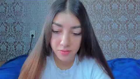 Snapshot of mira_bloempje chatting on 09-17-25, 09:44 Mira online show from 09-17-25, 09:44