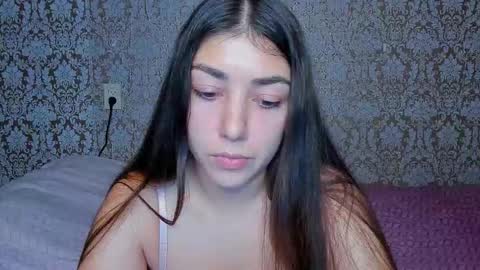 Snapshot of mira_bloempje chatting on 10-28-25, 01:36 Mira online show from 10-28-25, 01:36