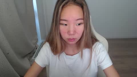 mira_g online show from 10-13-25, 06:02