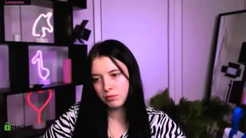 Snapshot of mira_lyn chatting on 12-16-25, 07:19 mira_lyn online show from 12-16-25, 07:19